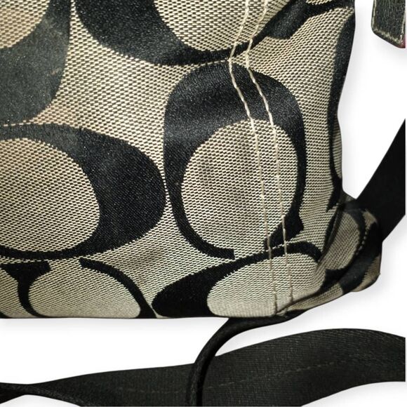COACH CROSSBODY SWING PACK BLACK & TAN GUC - Picture 6 of 10